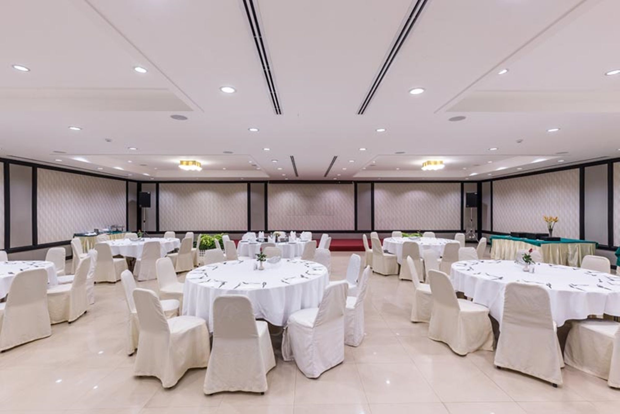 Ambassador City Jomtien Garden Wing สัตหีบ ภายนอก รูปภาพ