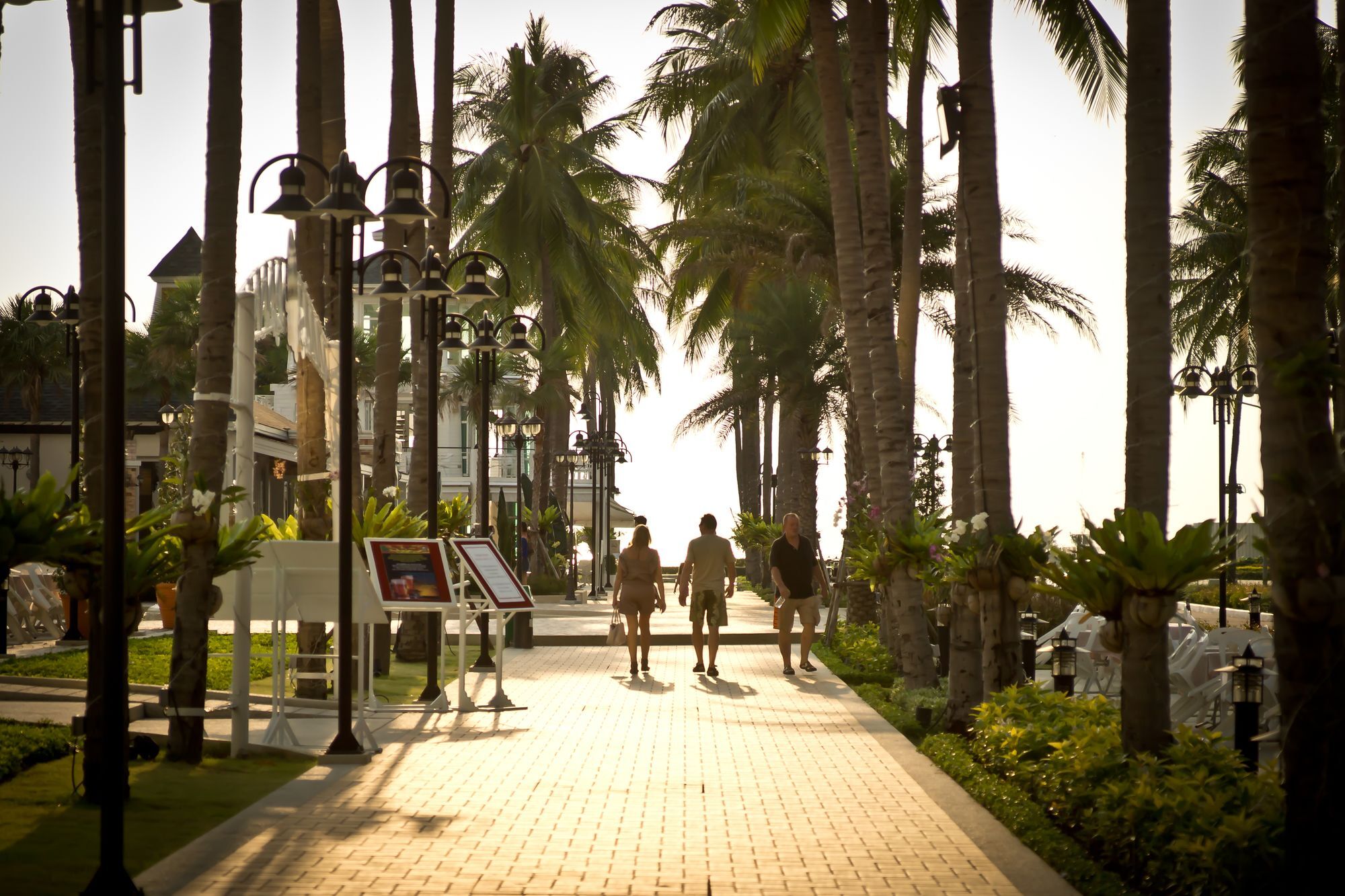 Ambassador City Jomtien Garden Wing สัตหีบ ภายนอก รูปภาพ