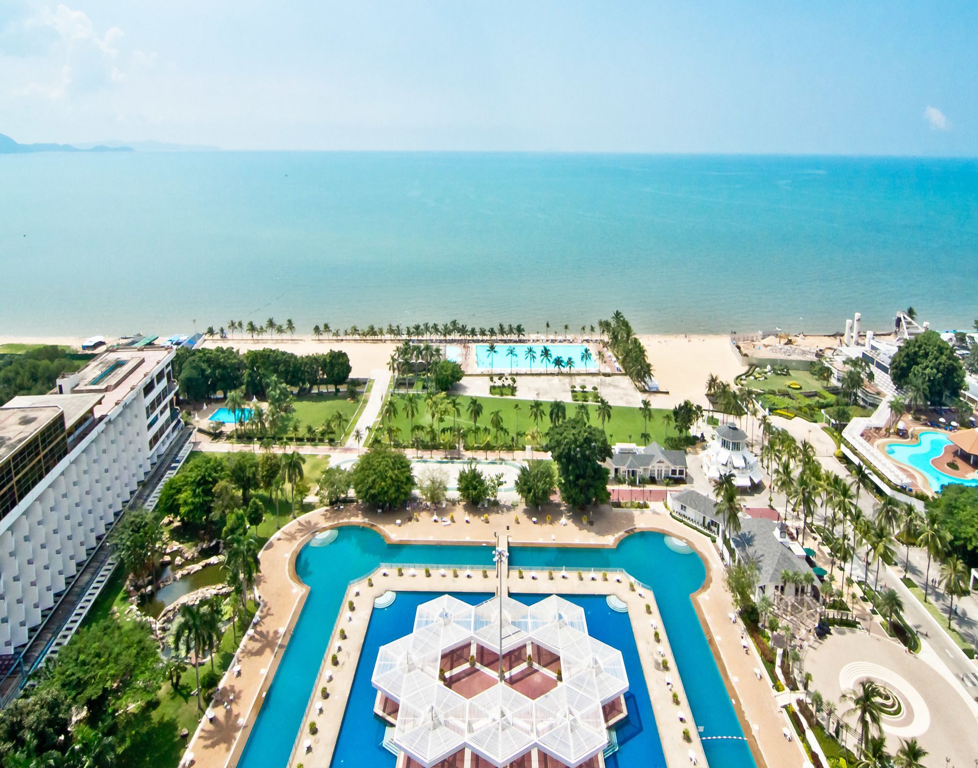 Ambassador City Jomtien Garden Wing สัตหีบ ภายนอก รูปภาพ